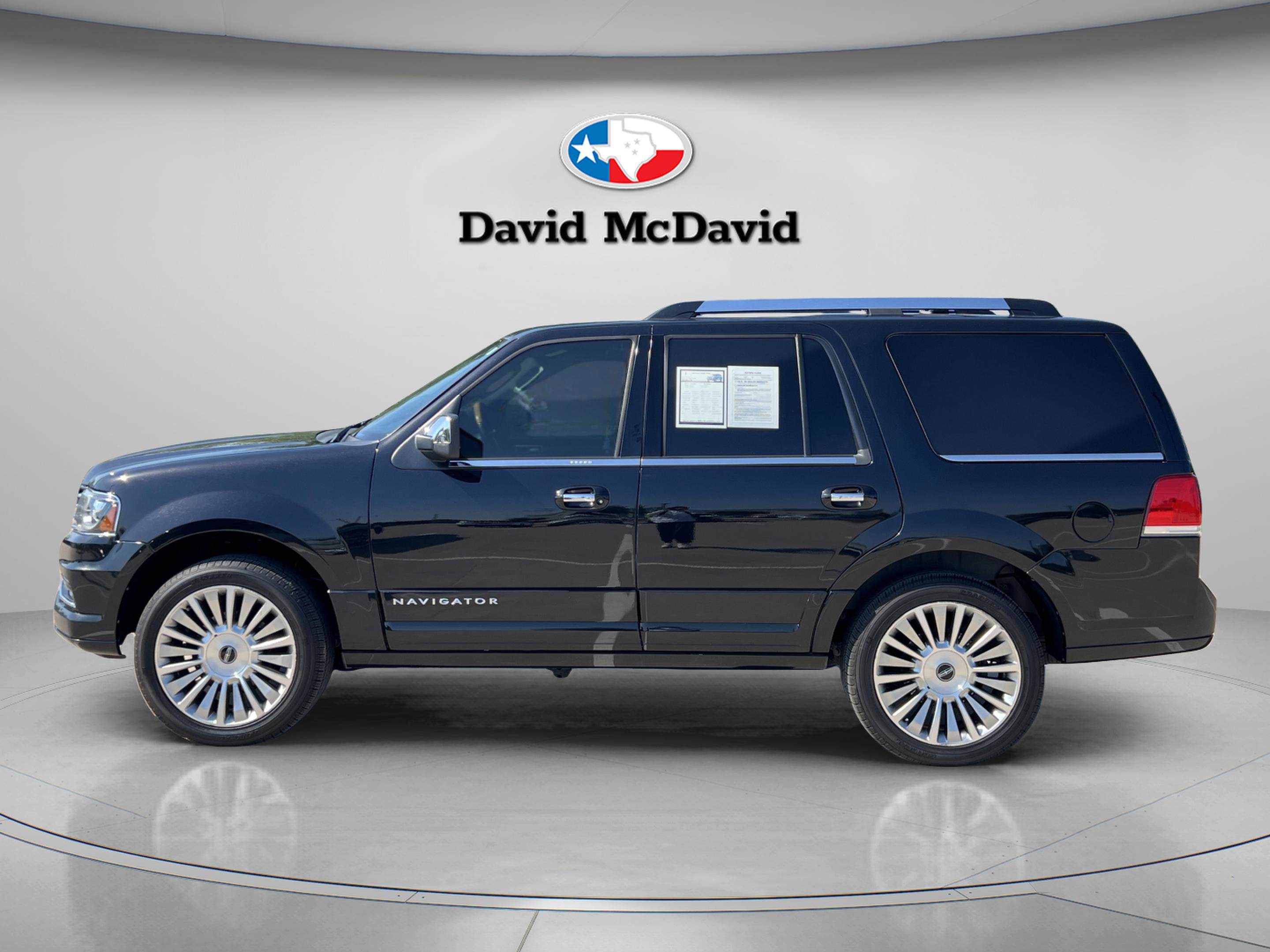 Used 2015 Lincoln Navigator 2WD image 4