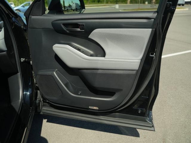 Used 2023 Toyota Highlander L FWD image 20
