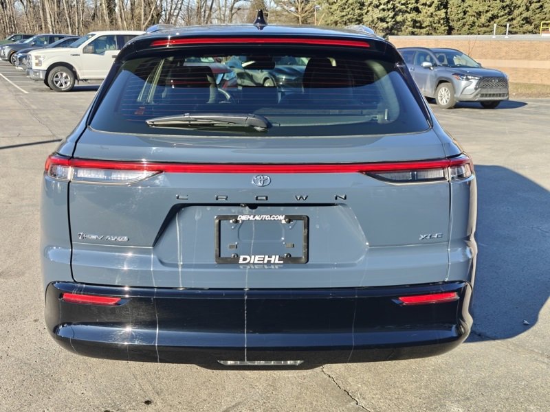 Used 2025 Toyota Crown Signia image 6