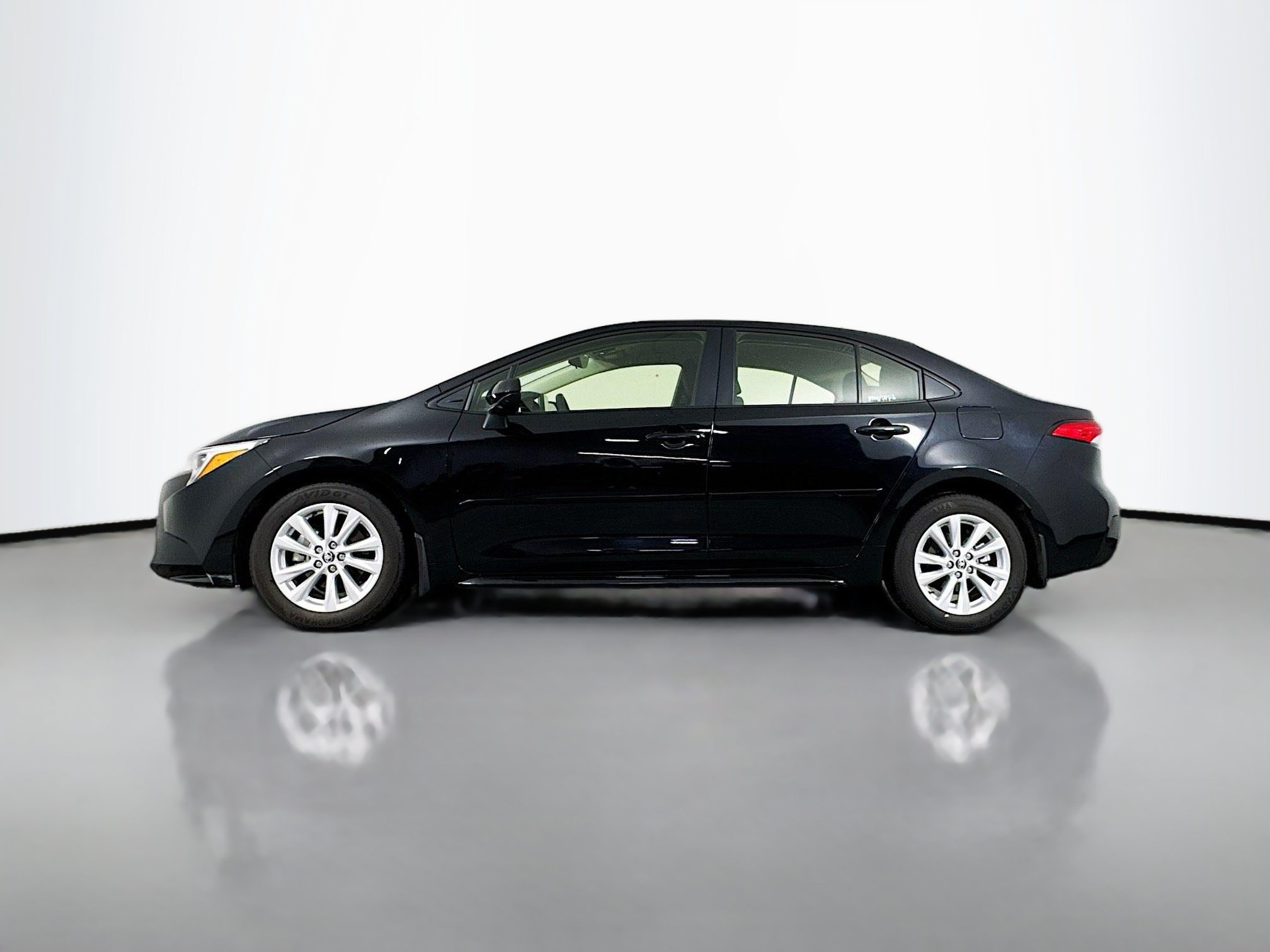 Certified 2023 Toyota Corolla LE w/ LE Convenience Package FWD image 4