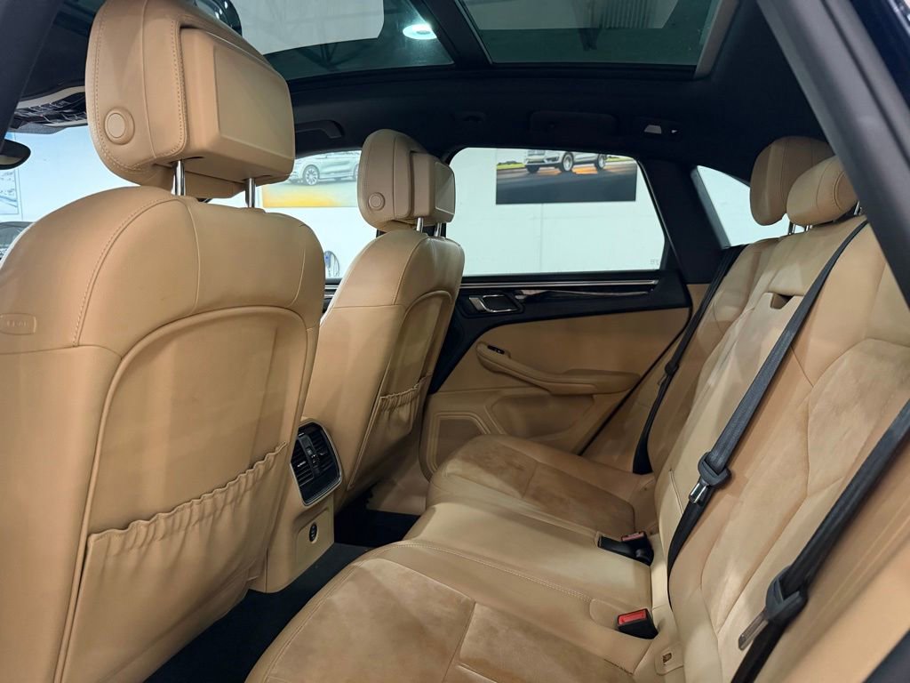 Used 2017 Porsche Macan AWD/4WD image 25