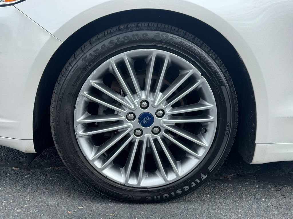 Used 2015 Ford Fusion SE w/ Equipment Group 202A FWD image 10