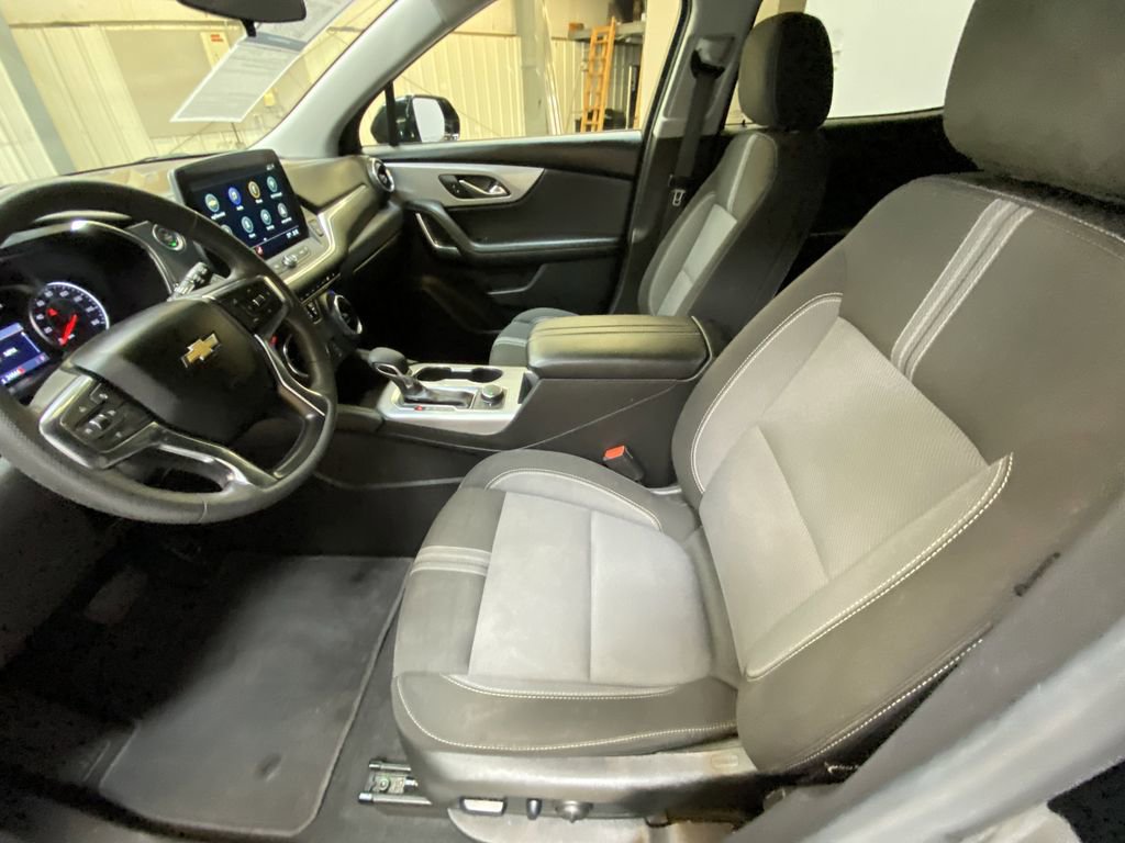 Used 2025 Chevrolet Blazer LT FWD image 21