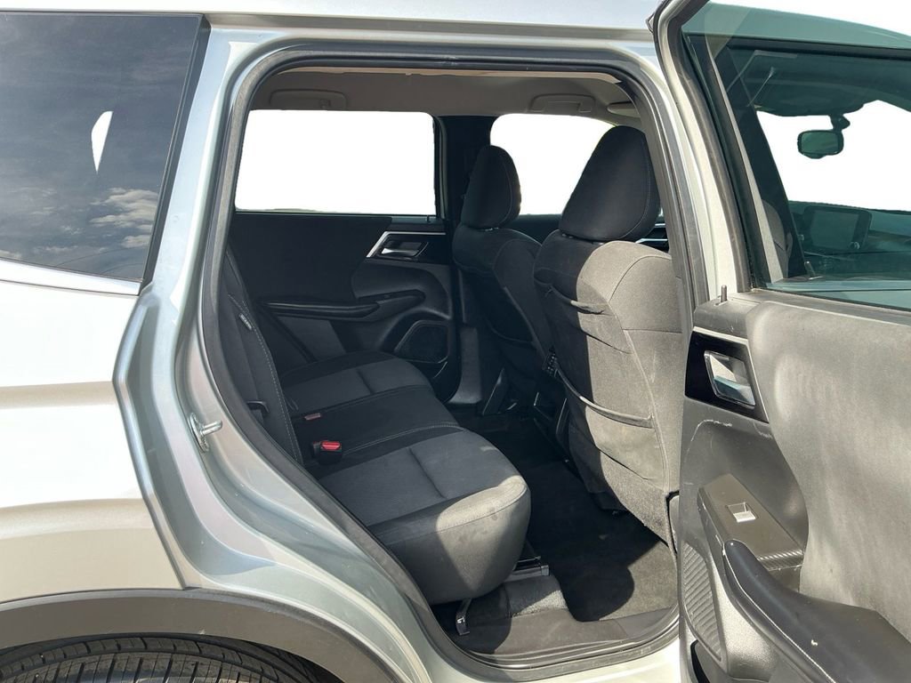 Used 2022 Mitsubishi Outlander ES image 23