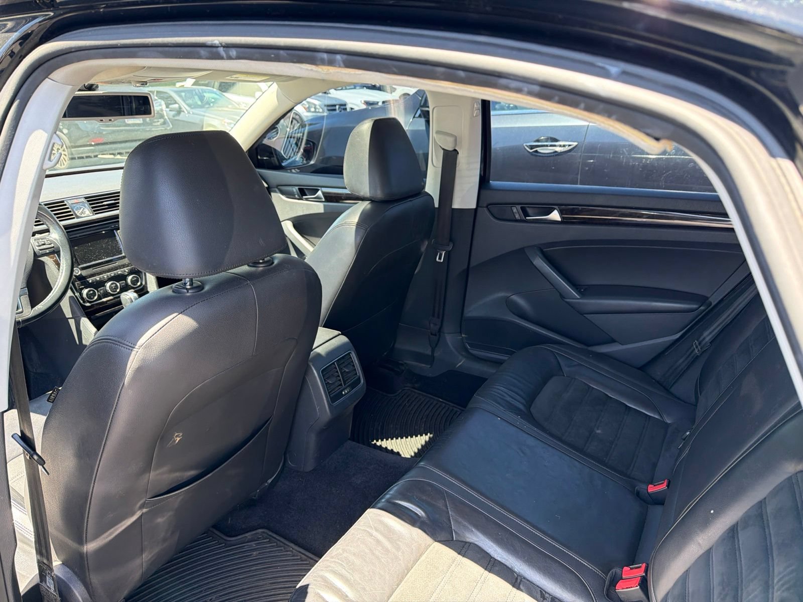 Used 2014 Volkswagen Passat 1.8T SEL Premium FWD image 12