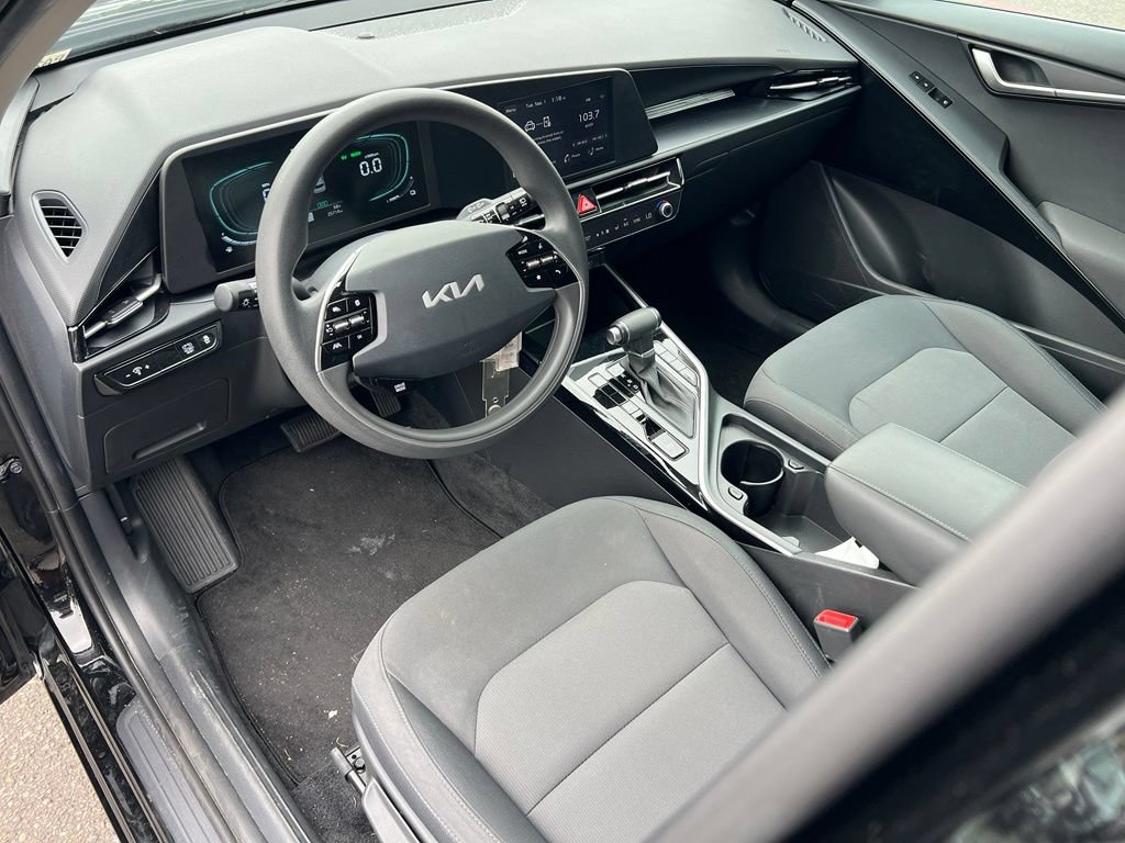 Certified 2025 Kia Niro LX FWD image 17