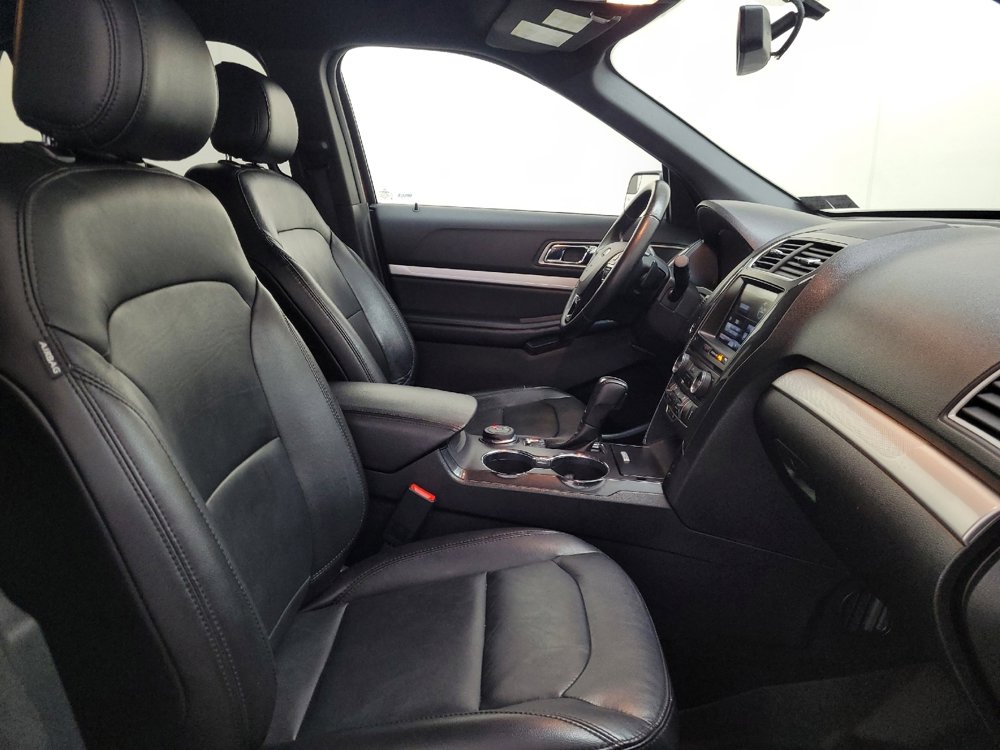 Used 2016 Ford Explorer XLT w/ Equipment Group 202A AWD/4WD image 21