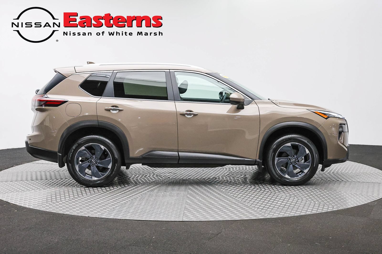 Used 2024 Nissan Rogue SV w/ SV Premium Package FWD image 4