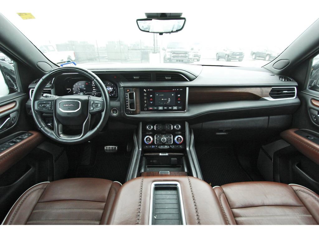 Used 2024 GMC Yukon XL Denali Ultimate image 9