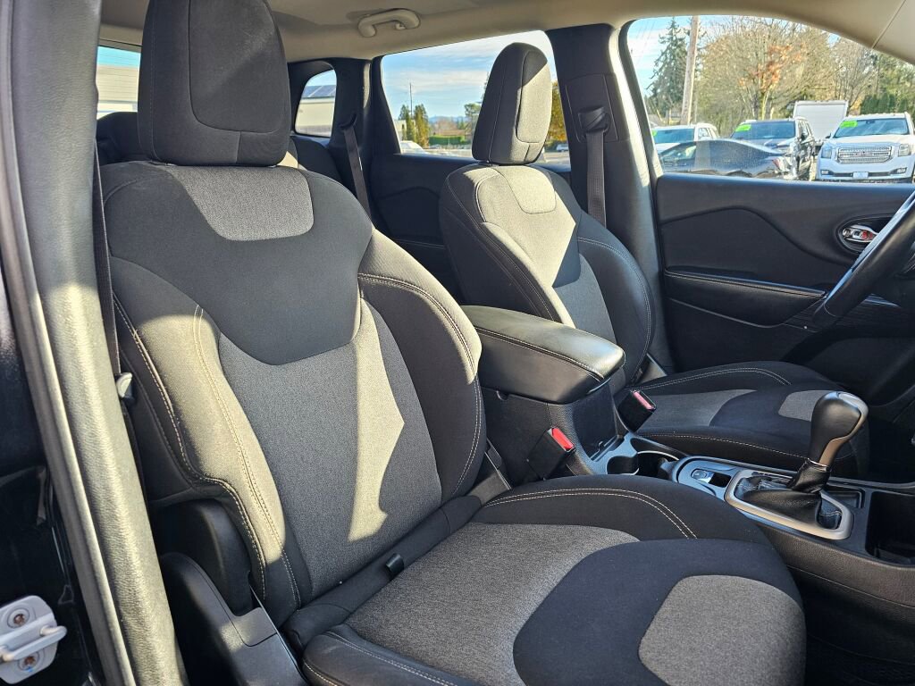 Used 2014 Jeep Cherokee Latitude w/ Cold Weather Group image 8