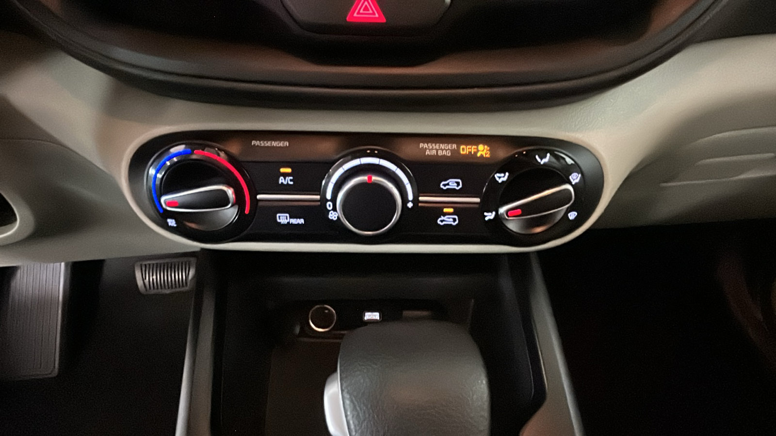 Used 2024 Kia Soul LX w/ Option Group 015 FWD image 21