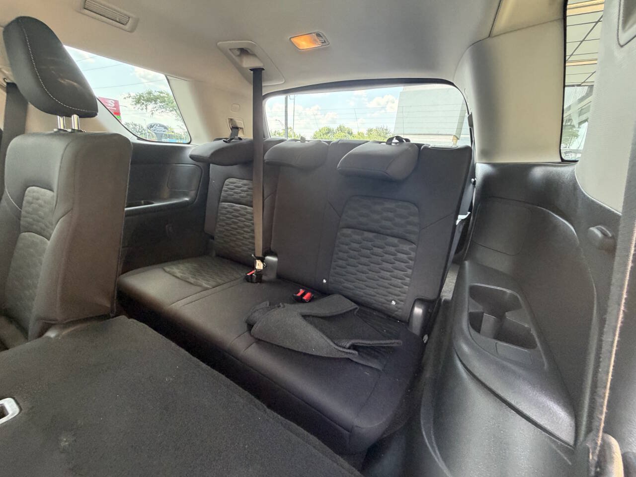 Used 2025 Nissan Pathfinder SV FWD image 25
