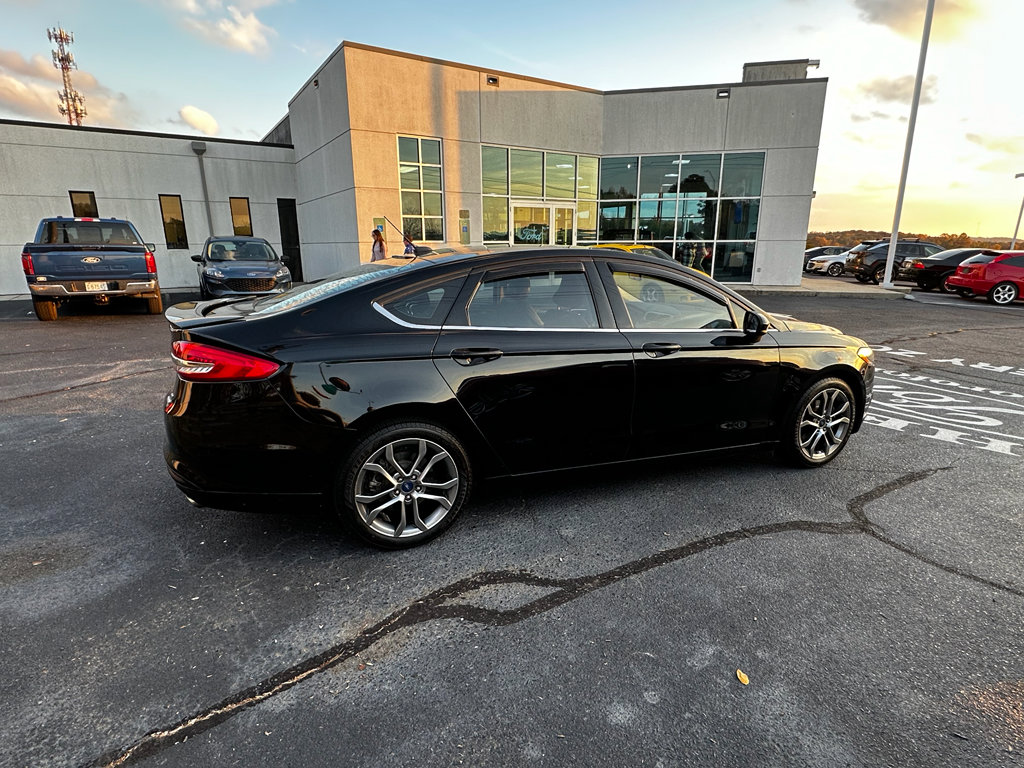 Used 2017 Ford Fusion SE w/ Equipment Group 201A image 5