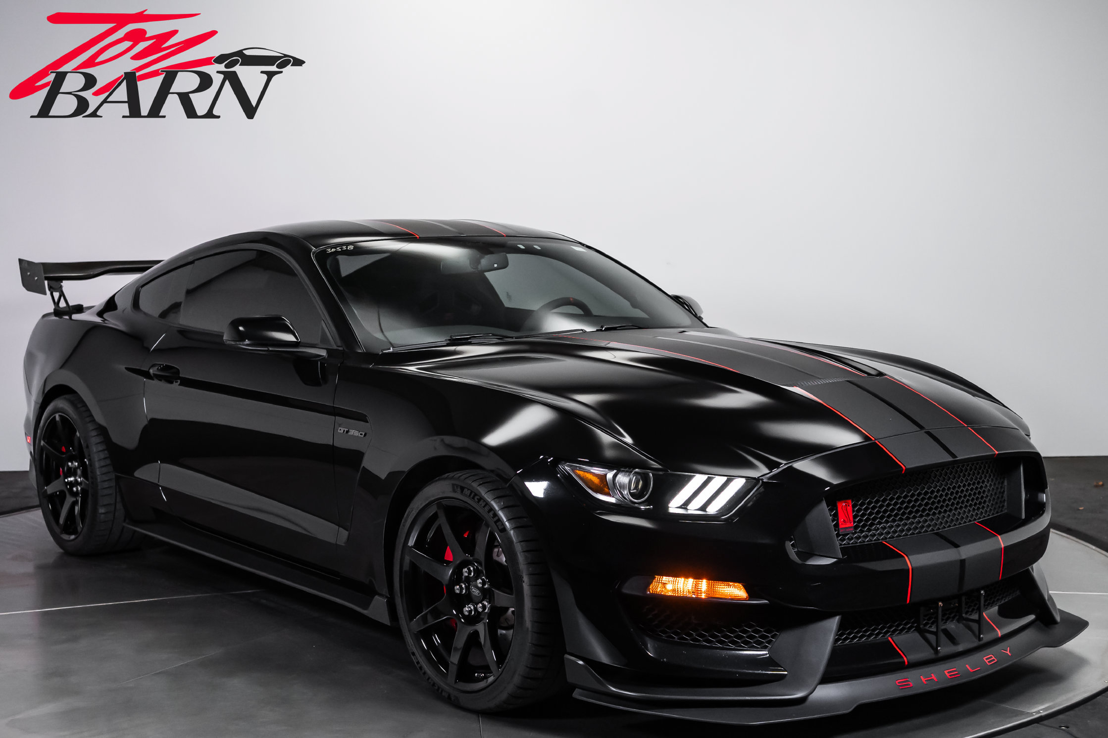 Used 2019 Ford Mustang Shelby GT350R w/ GT350R Equipment Group 920A RWD image 7