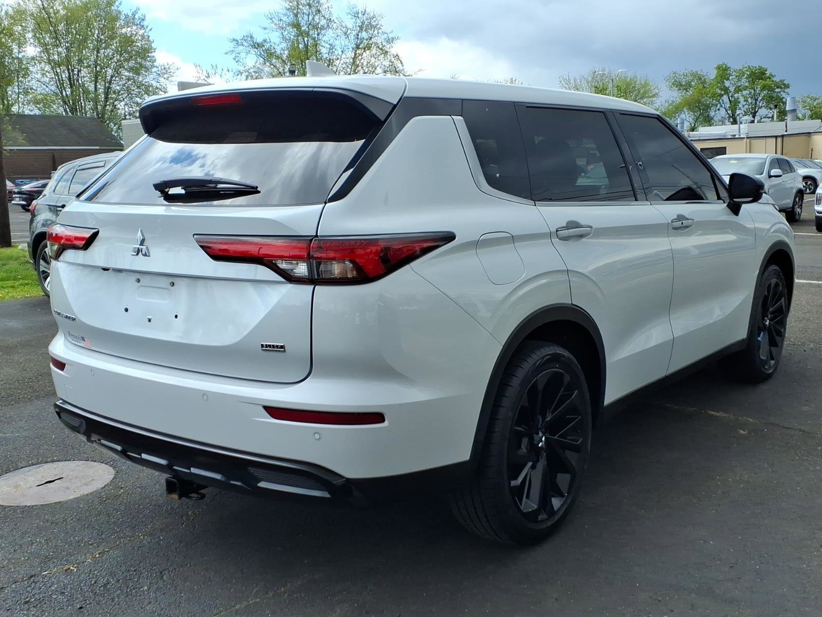 Used 2022 Mitsubishi Outlander SEL Black Edition image 3