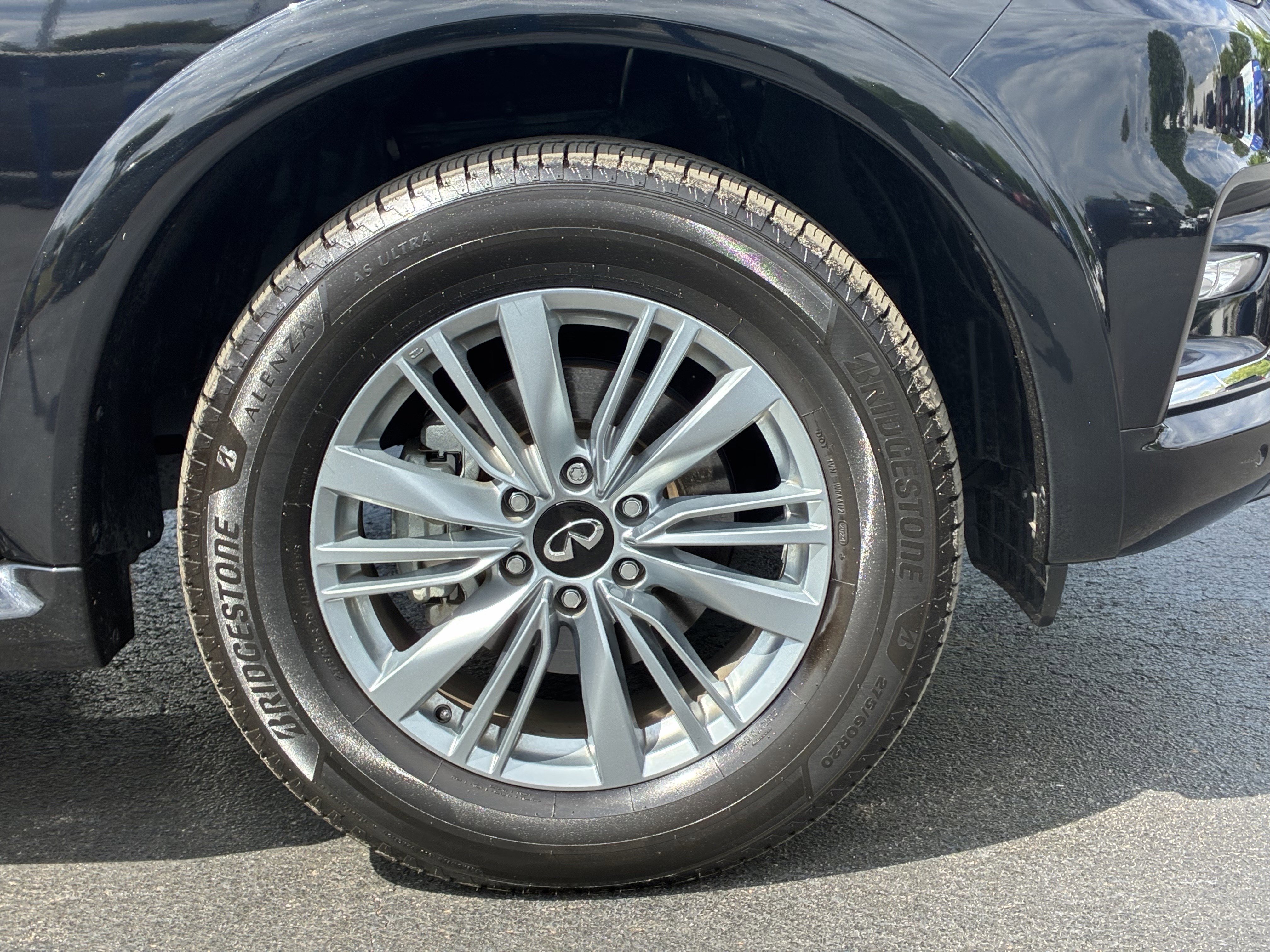 Used 2024 INFINITI QX80 Luxe w/ All-Season Package RWD image 7