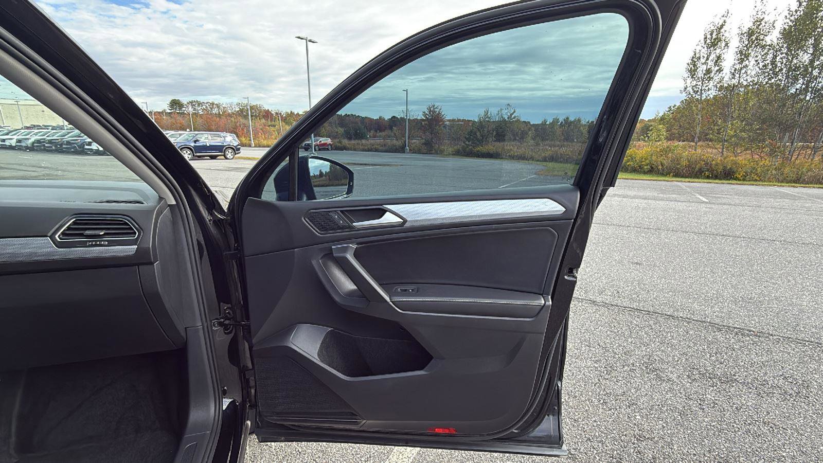 Used 2022 Volkswagen Tiguan S image 16