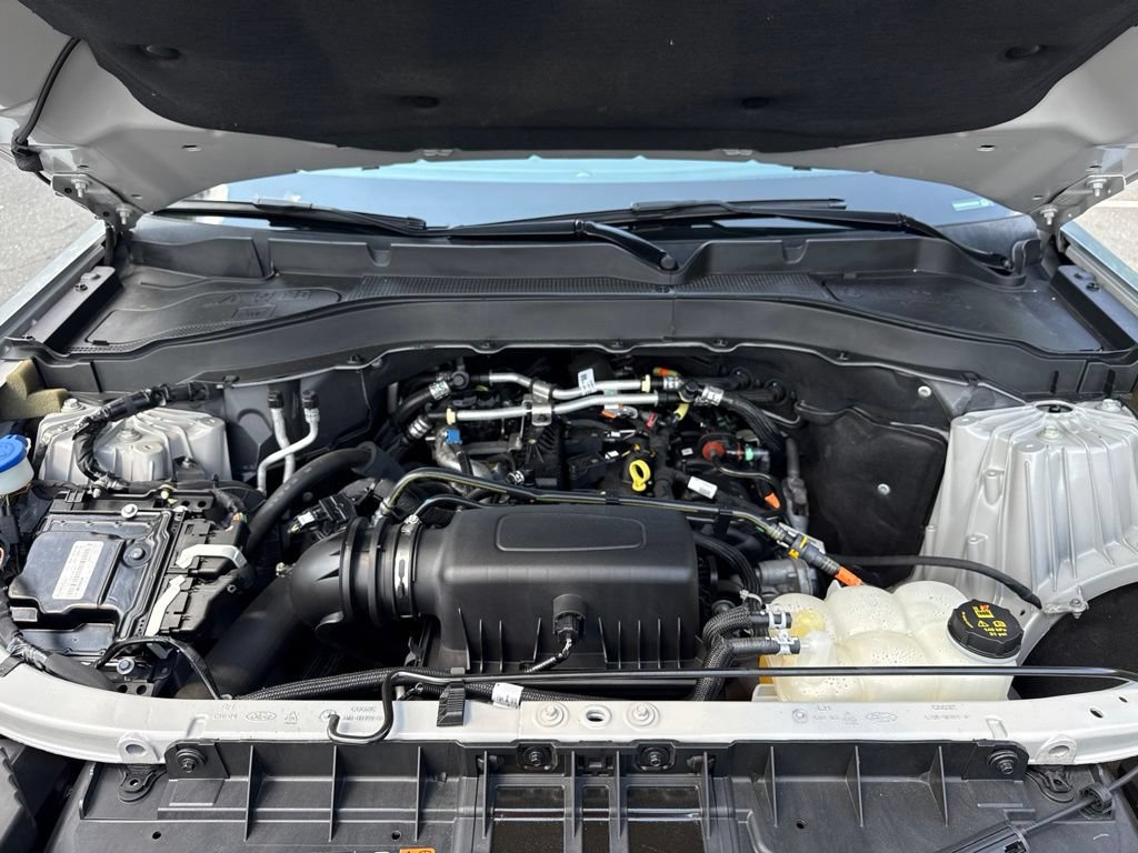 Used 2023 Ford Explorer XLT AWD/4WD image 45