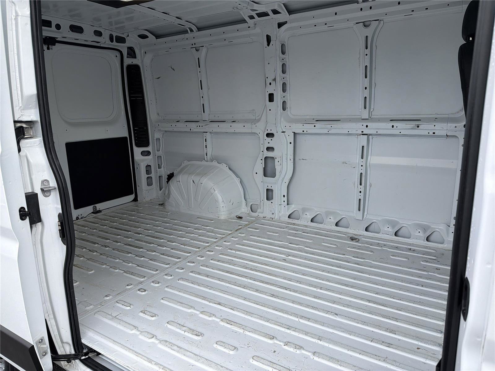 Used 2025 RAM ProMaster 2500 w/ Convenience Group FWD image 15