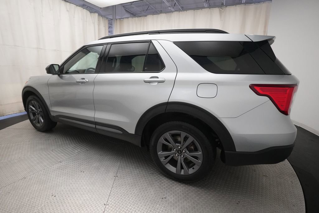 Used 2023 Ford Explorer XLT w/ Equipment Group 202A AWD/4WD image 34
