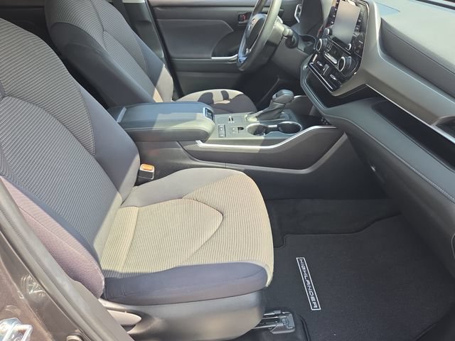 Used 2022 Toyota Highlander L FWD image 19