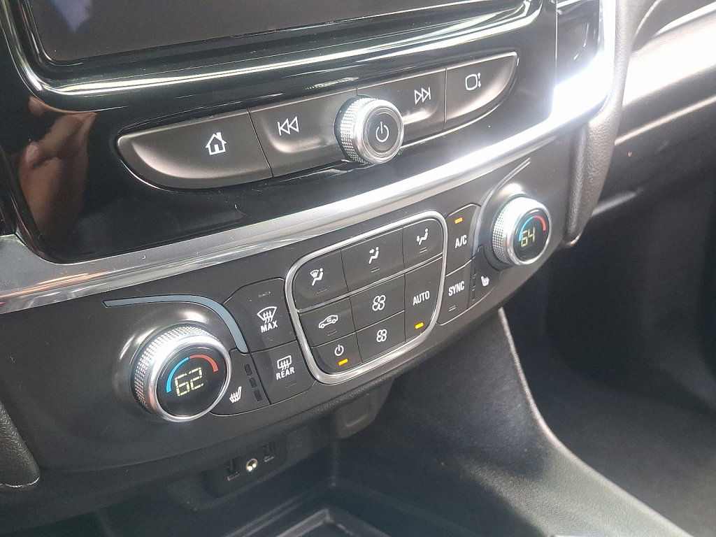 Used 2023 Chevrolet Traverse LT image 29