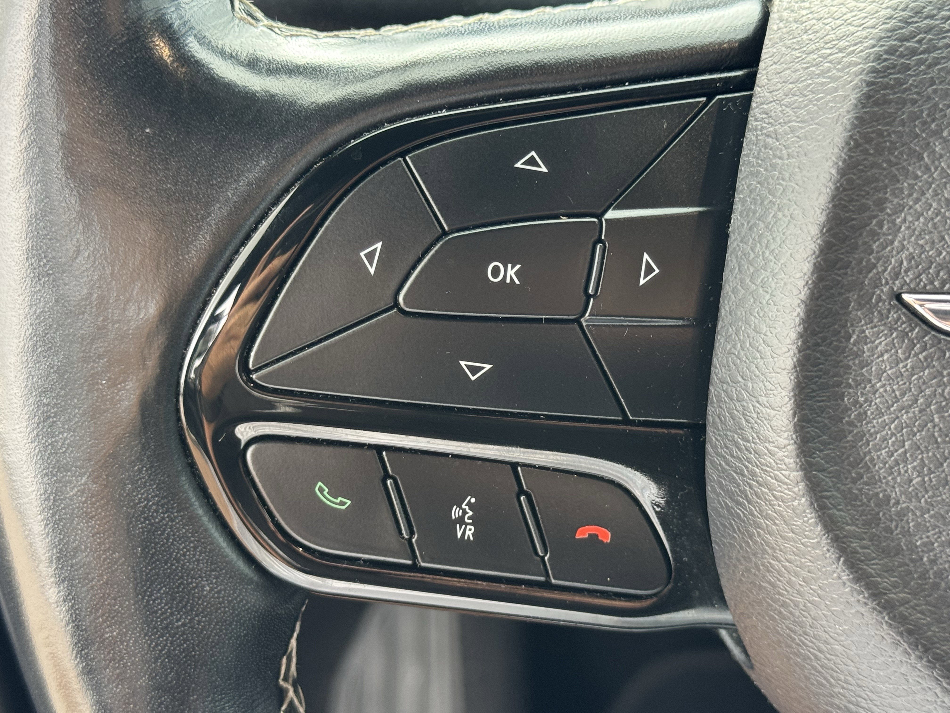 Used 2019 Chrysler Pacifica Touring-L Plus w/ Advanced Safetytec Group FWD image 24