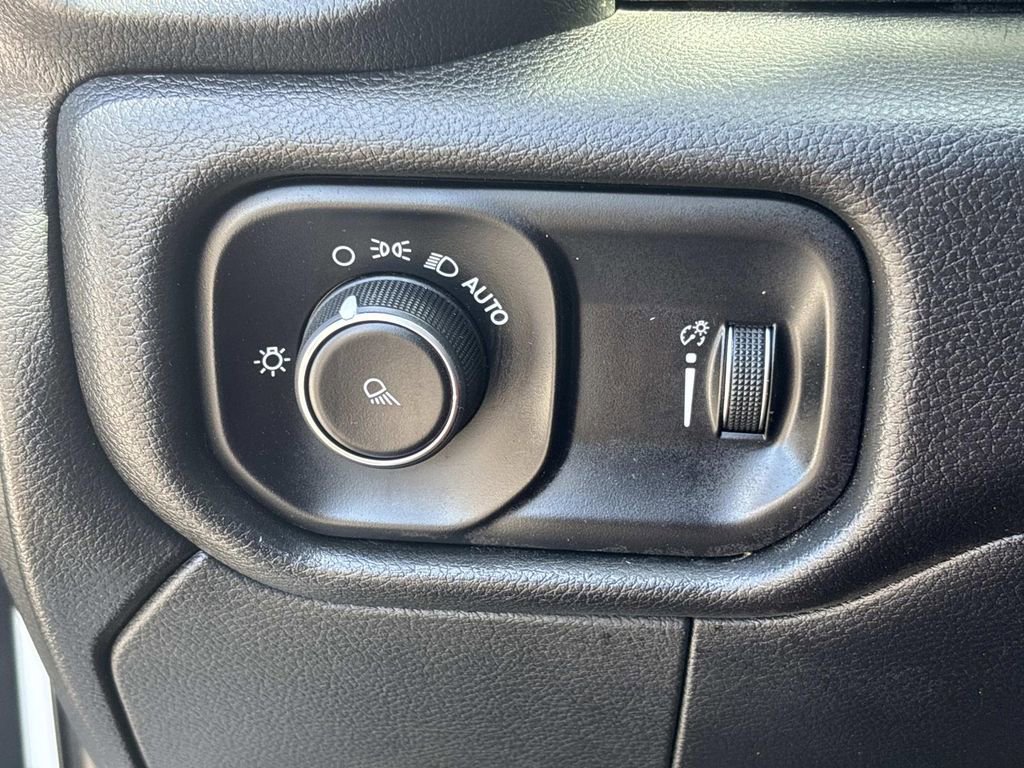 Used 2024 RAM 2500 Tradesman w/ Chrome Appearance Group image 22