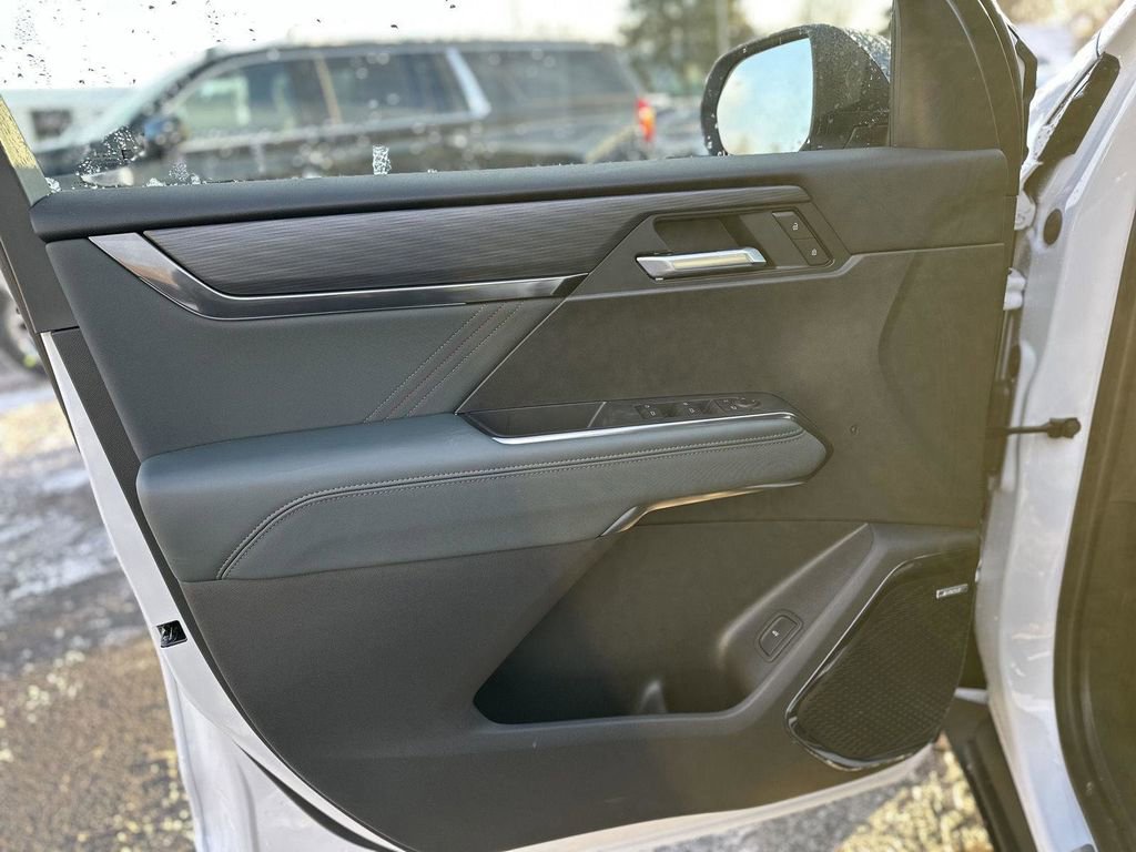 New 2026 GMC Acadia AT4 w/ LPO, Floor Liner Package AWD/4WD image 12