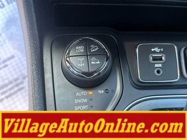 Used 2021 Jeep Cherokee Trailhawk w/ Trailer Tow Group AWD/4WD image 25