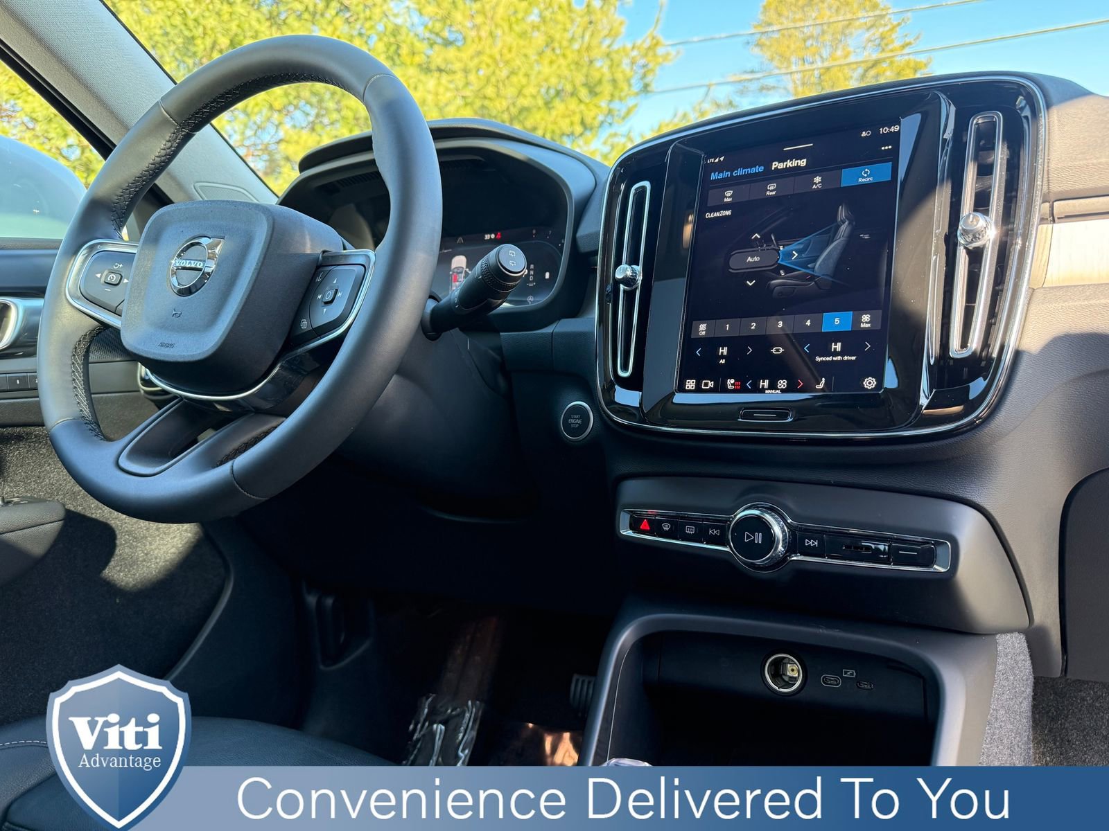 Certified 2024 Volvo XC40 B5 Ultimate w/ Protection Package Premier image 32