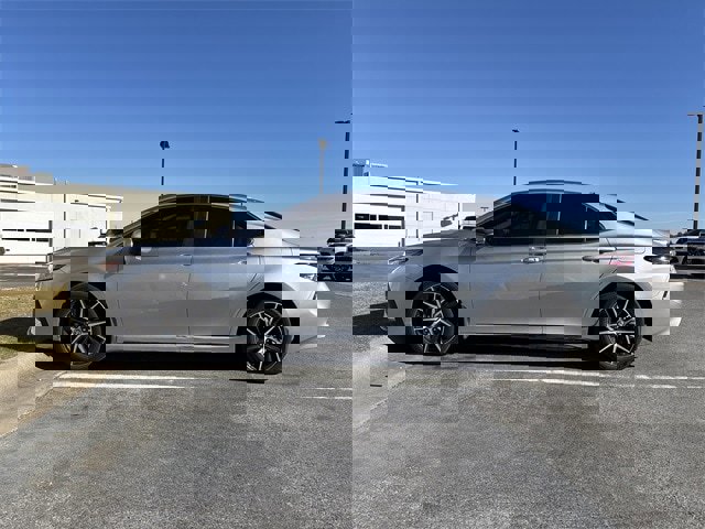 Used 2024 Toyota Camry SE image 4