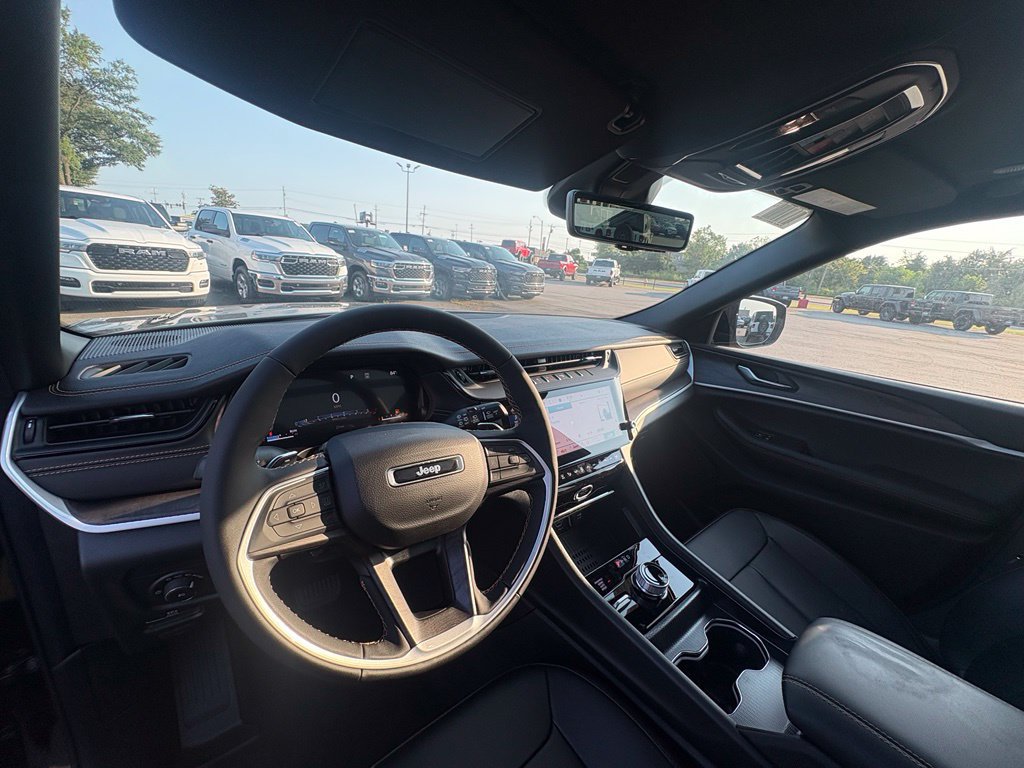 New 2026 Jeep Grand Cherokee Limited AWD/4WD image 16