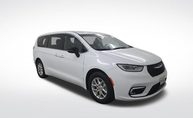 Used 2025 Chrysler Pacifica Select