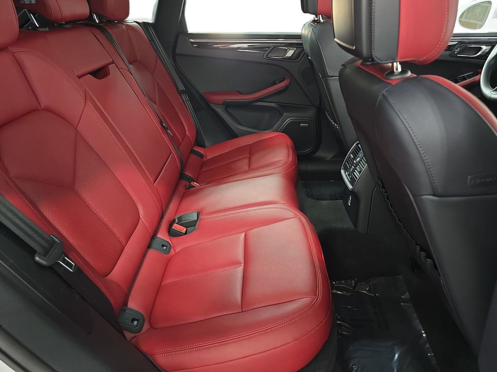 Certified 2025 Porsche Macan image 26