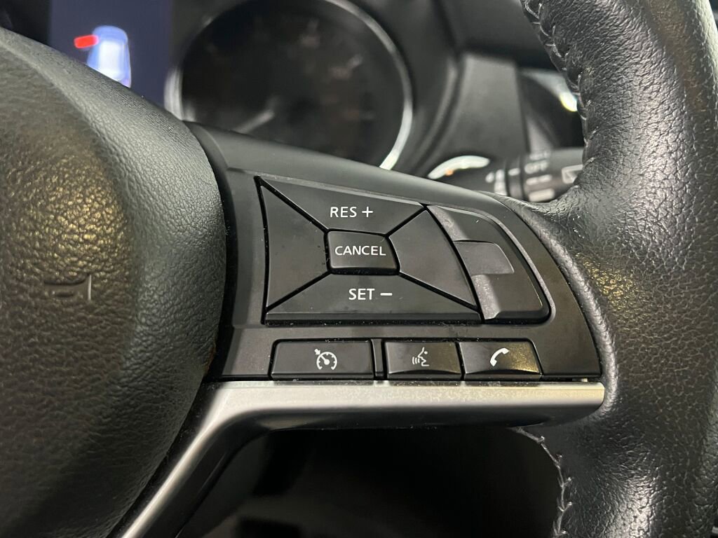 Used 2019 Nissan Rogue SV image 11