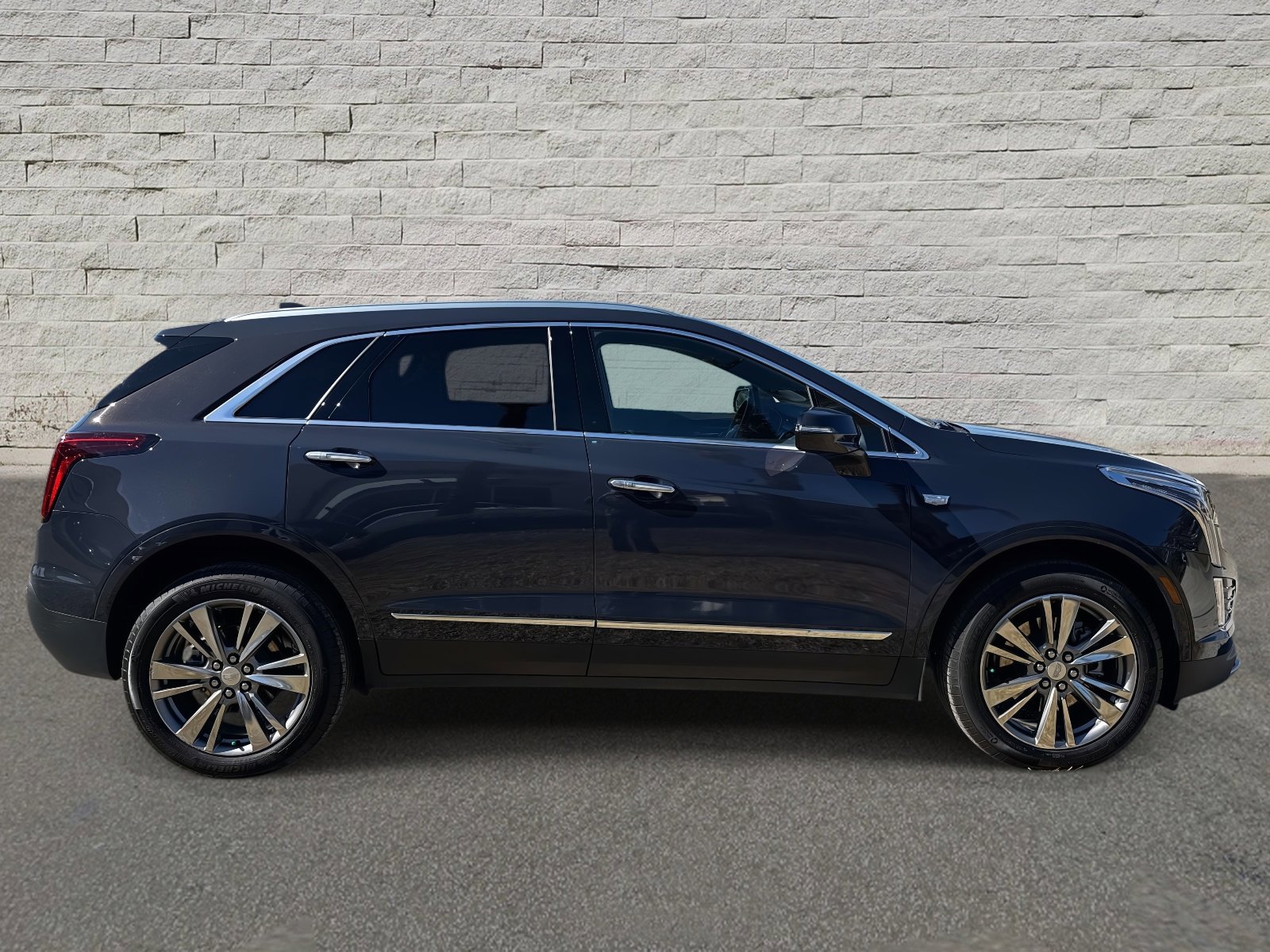 Certified 2025 Cadillac XT5 Premium Luxury image 6