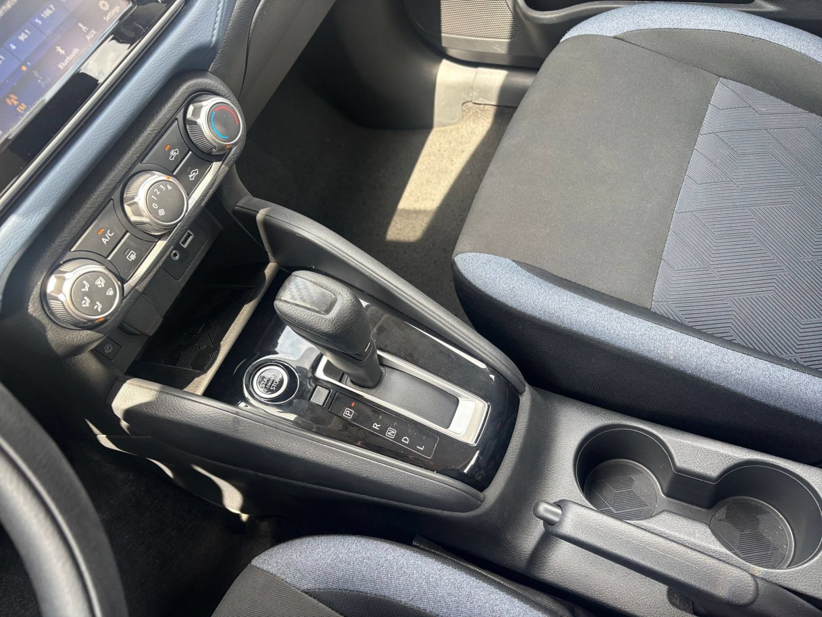 Used 2025 Nissan Versa SV FWD image 39