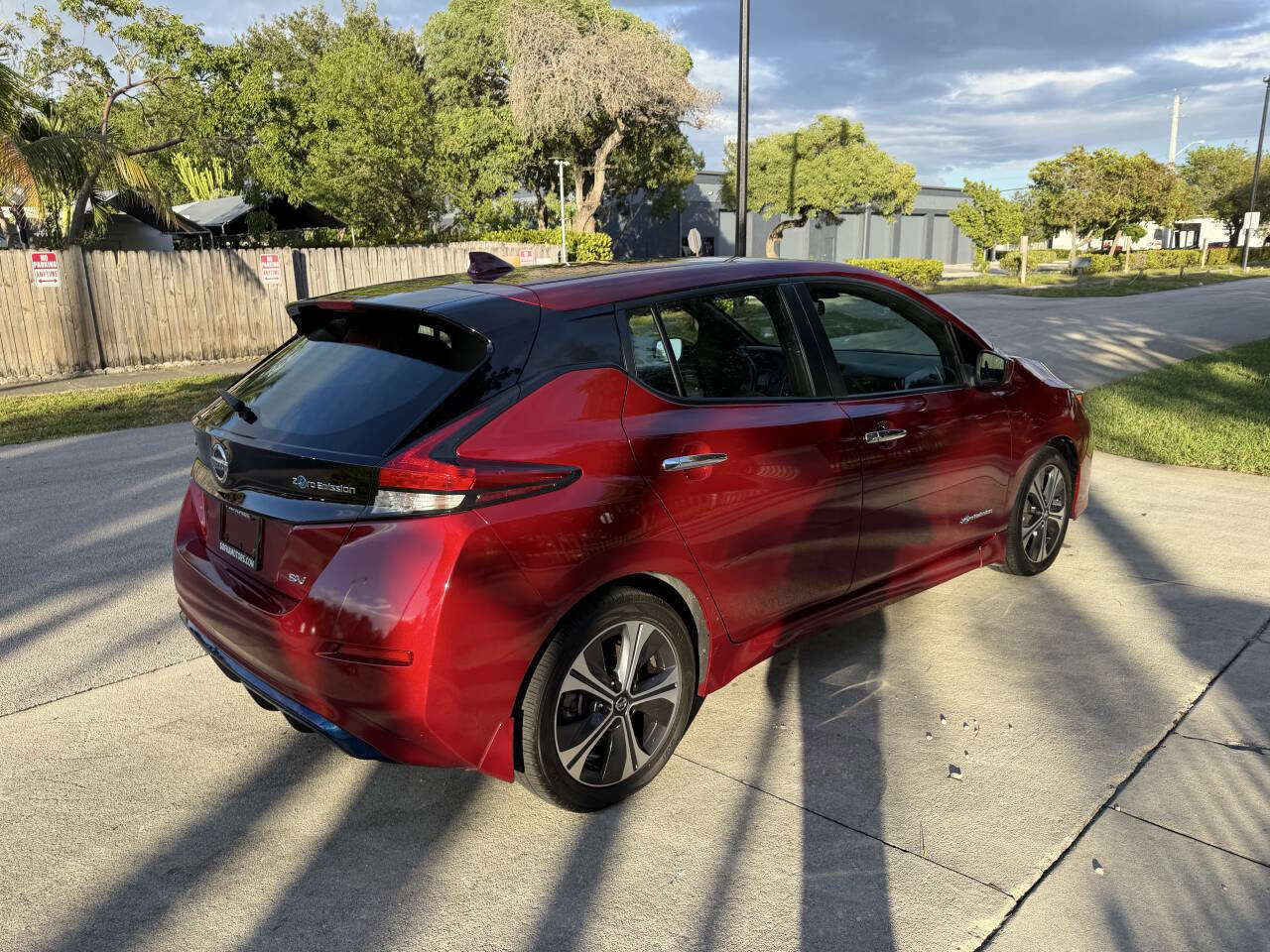 Used 2018 Nissan Leaf SV w/ SV Technology Package image 9