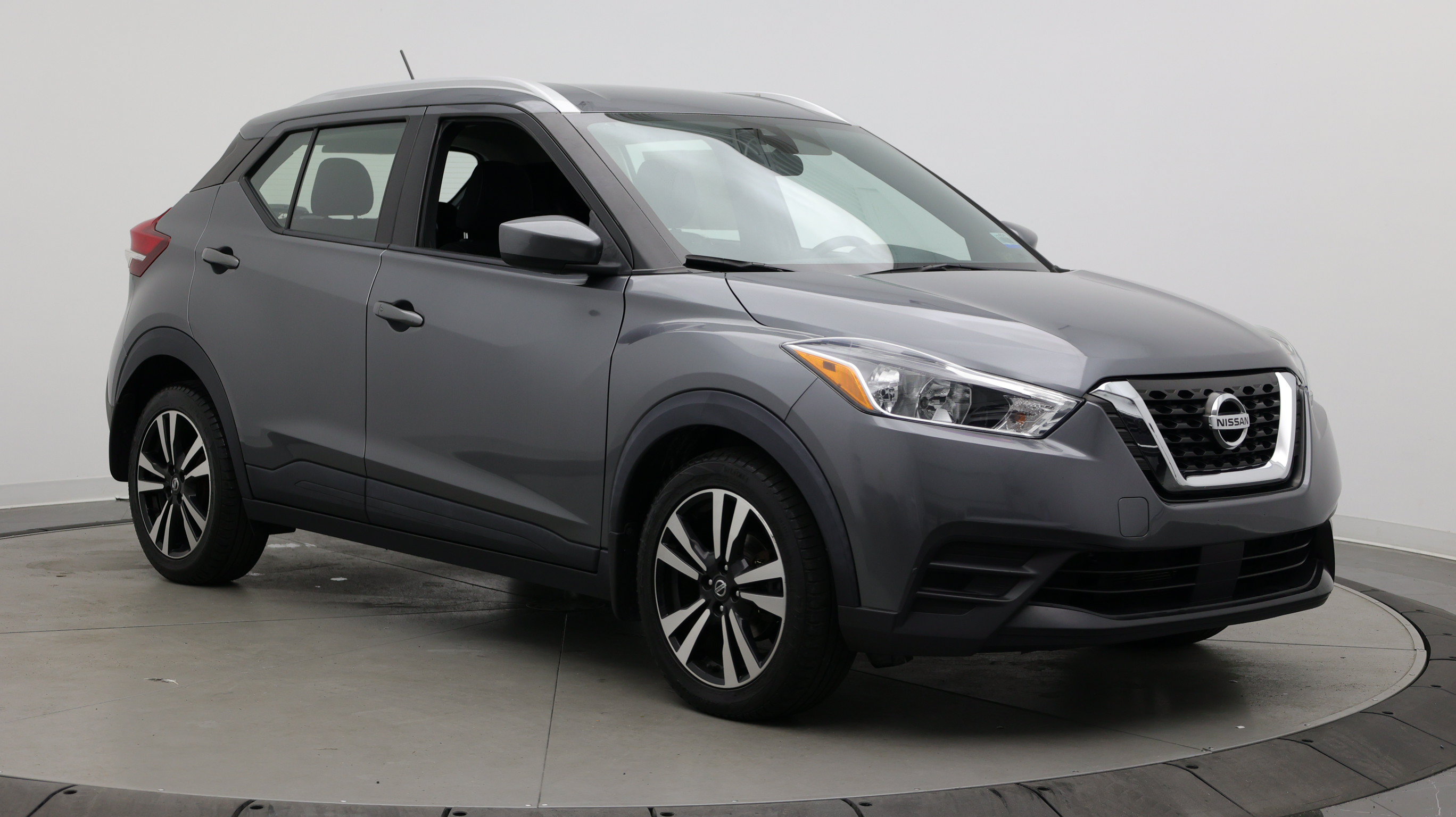 Used 2020 Nissan Kicks SV FWD image 3