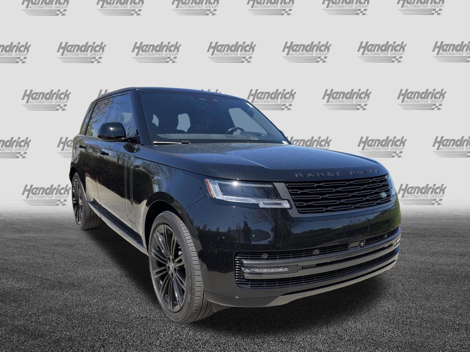 Used 2025 Land Rover Range Rover SE AWD/4WD image 2