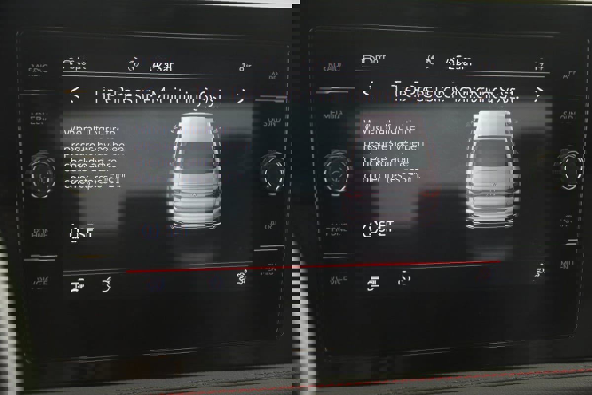 Used 2025 Volkswagen Jetta GLI Autobahn image 31