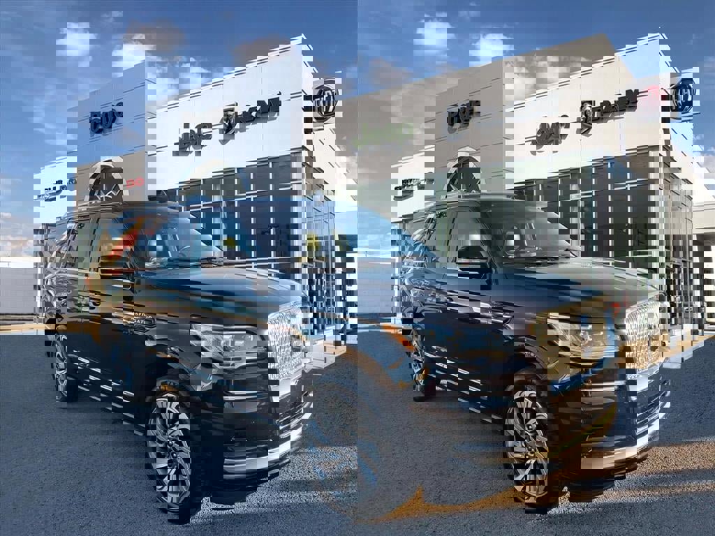 Used 2024 Lincoln Navigator Reserve image 1