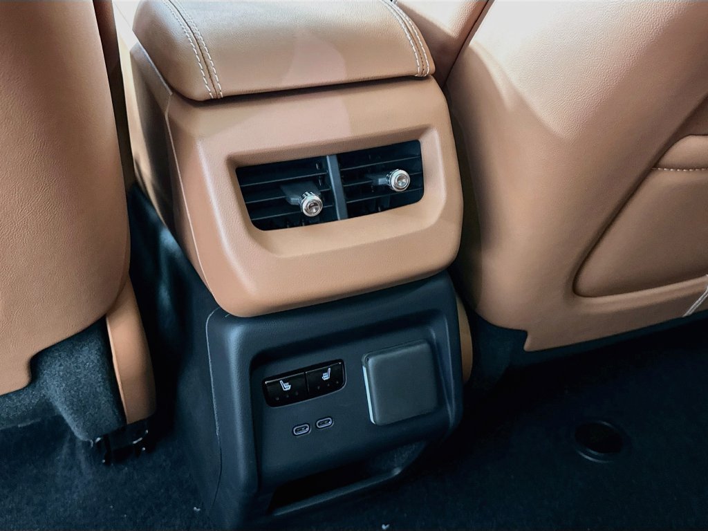 New 2027 Cadillac Optiq Premium Luxury w/ LPO, Floor Liner Package AWD/4WD image 32