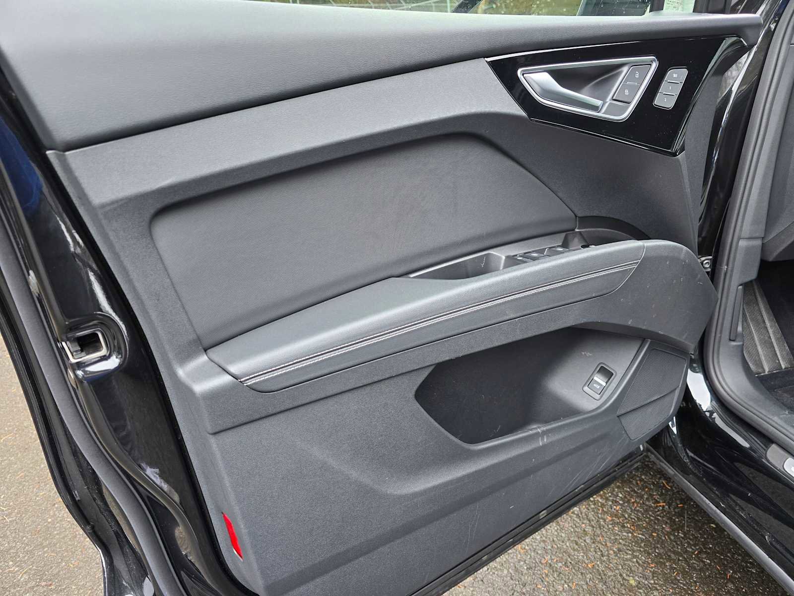 Used 2022 Audi Q4 e-tron Prestige image 19