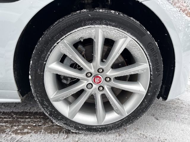 Used 2020 Jaguar XF Checkered Flag image 31