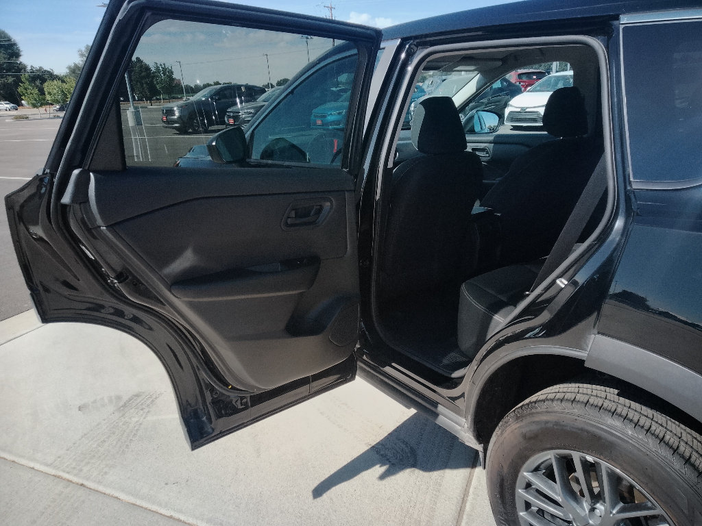 Used 2024 Nissan Rogue S AWD/4WD image 9