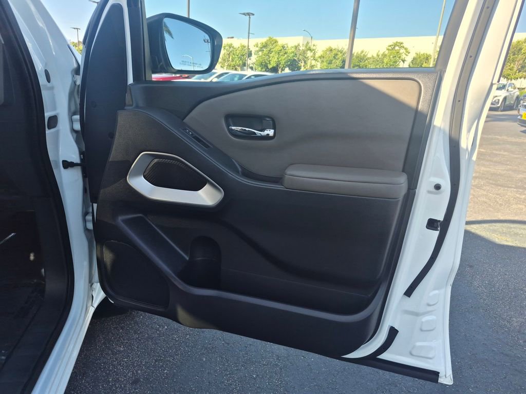 Used 2022 Nissan Frontier SV w/ Technology Package RWD image 23