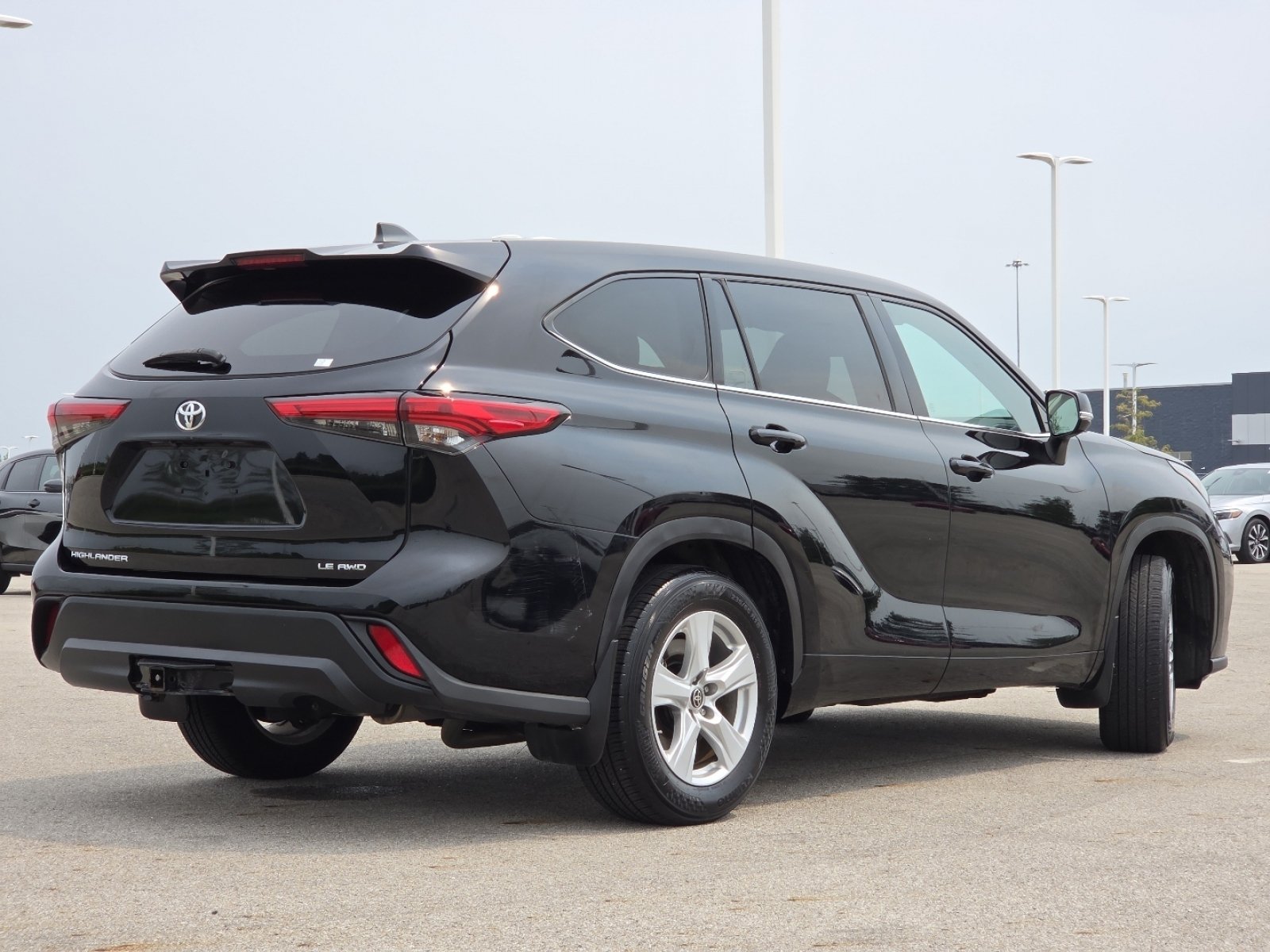 Used 2022 Toyota Highlander LE AWD/4WD image 16