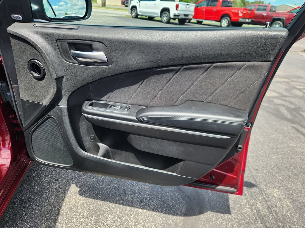 Used 2019 Dodge Charger SXT AWD/4WD image 11